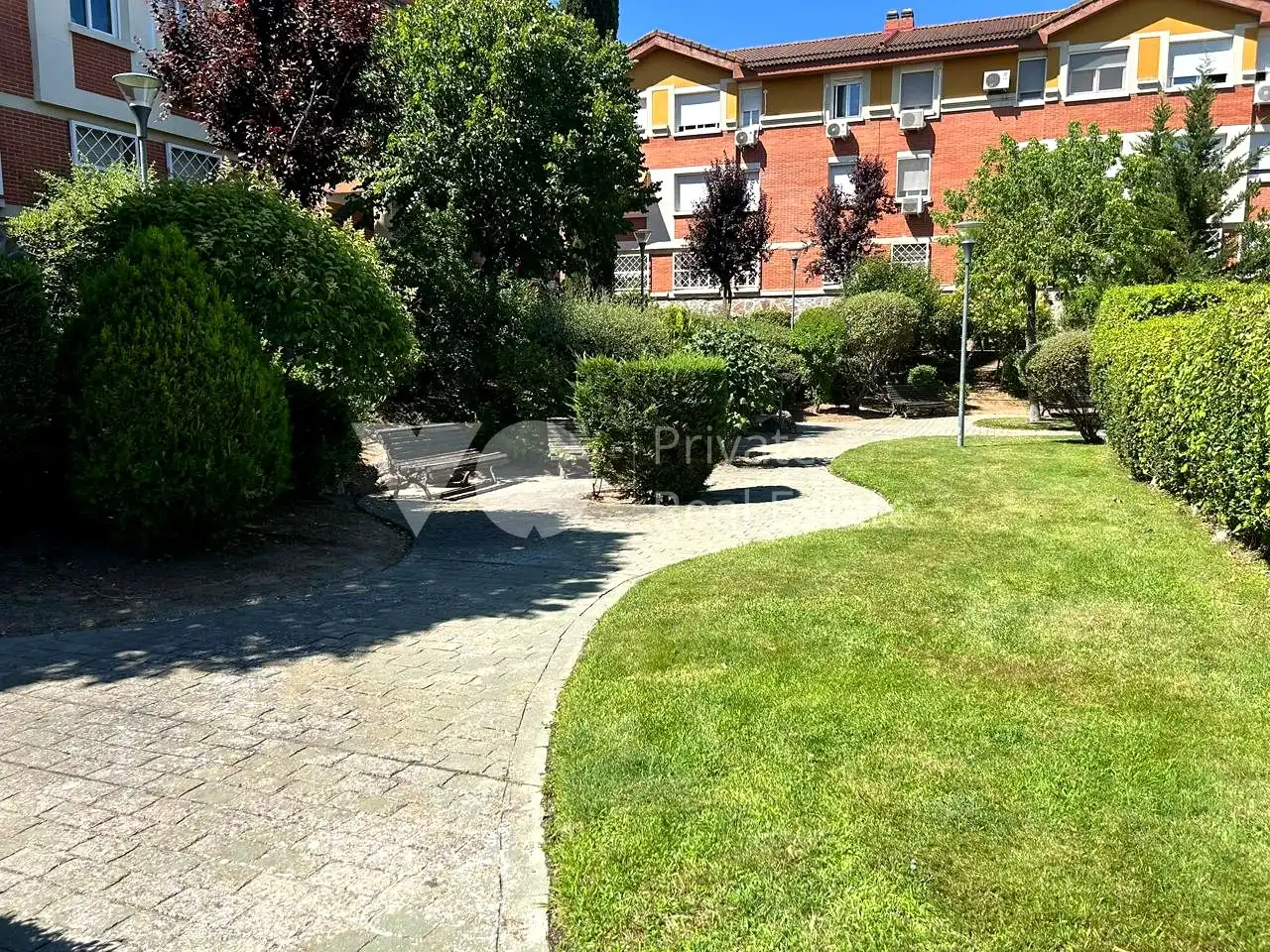 Jardí de Pis en venda en Villanueva del Pardillo amb Calefacció, Parquet i Terrassa