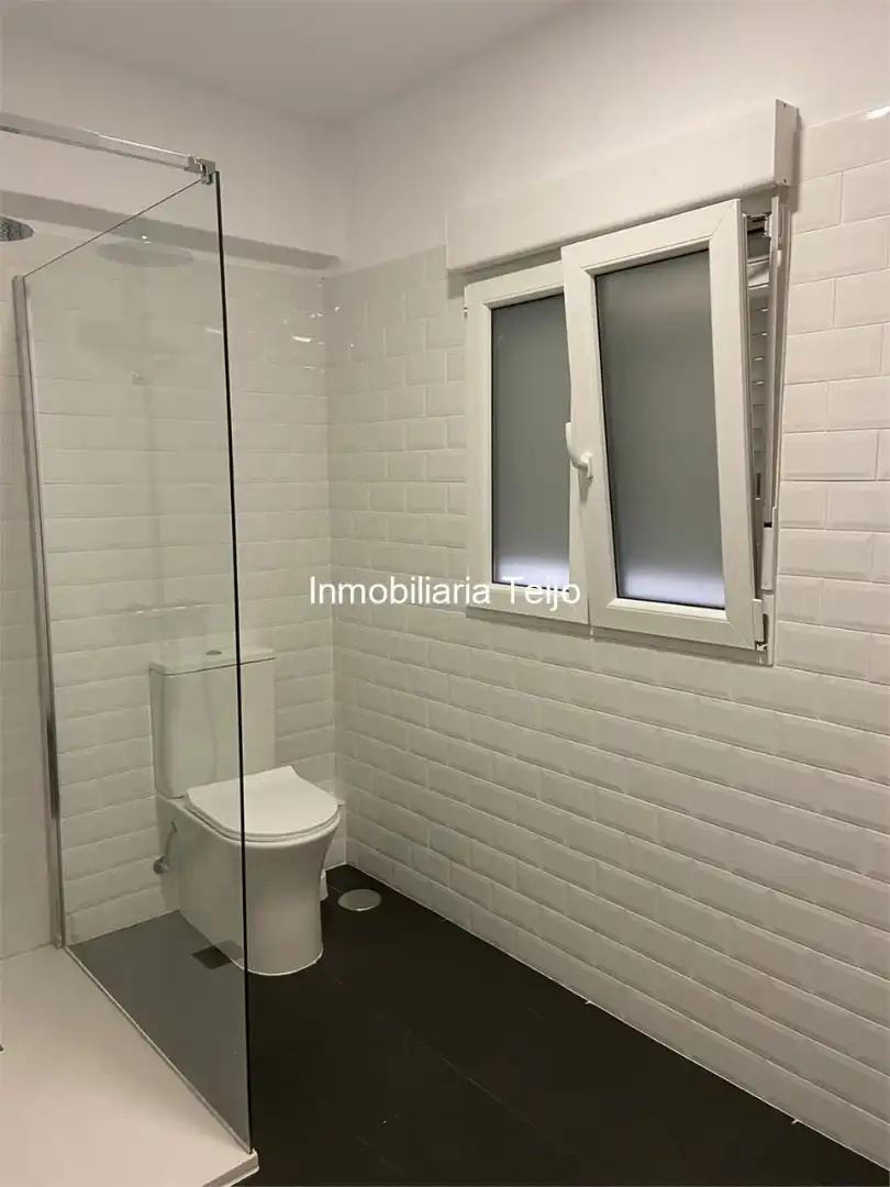 Bathroom of Flat for rent in Ferrol  with Heating, Furnished and Oven