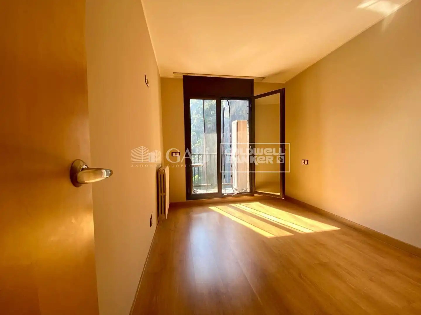Habitación de Planta baja de alquiler en Canillo con Calefacción, Terraza y Trastero