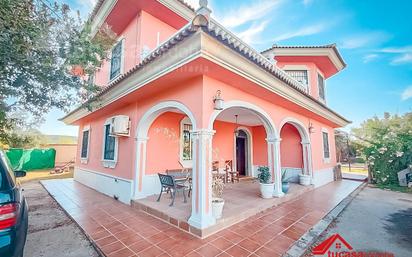 Vista exterior de Casa o xalet en venda en  Córdoba Capital amb Aire condicionat, Terrassa i Piscina