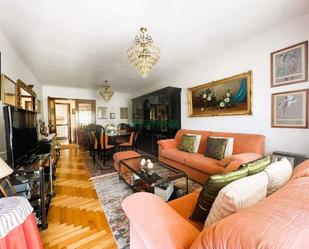 Sala d'estar de Pis en venda en Vigo  amb Calefacció, Terrassa i Traster