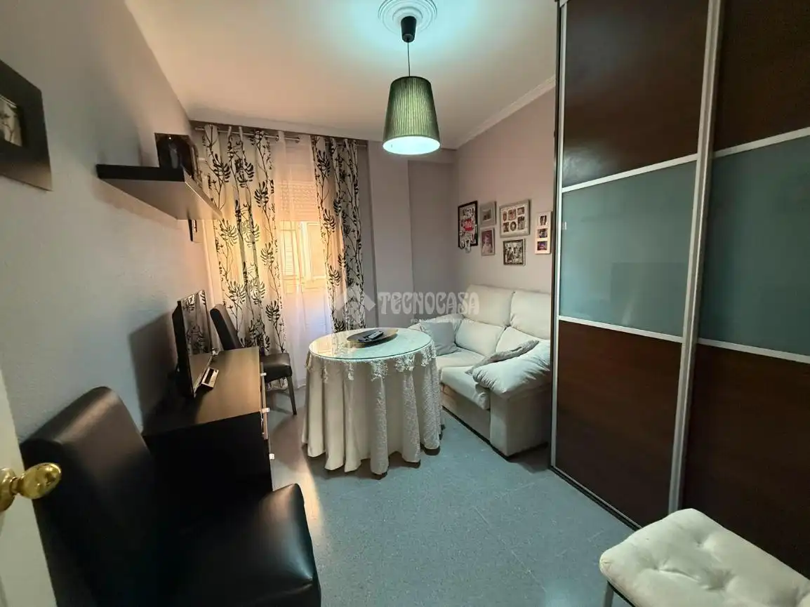 Habitación de Piso en venta en Sevilla con Trastero y Balcón