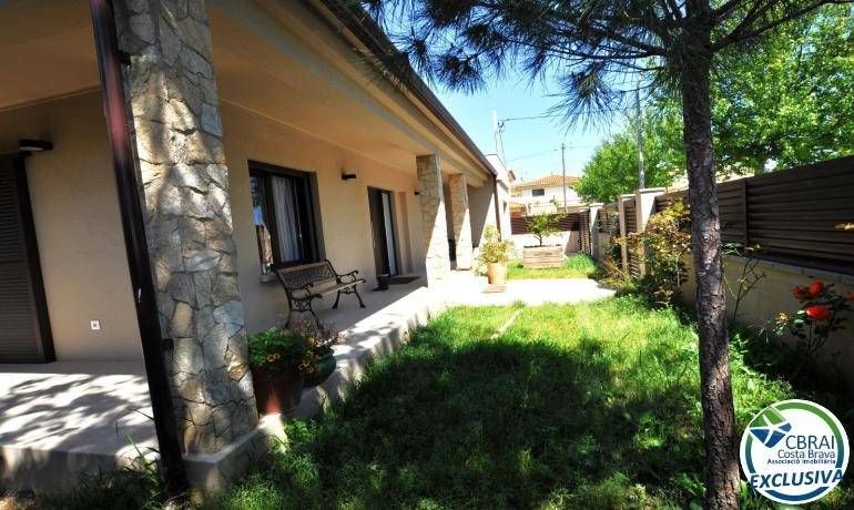 Garden of House or chalet for sale in Sant Pere Pescador  with Air Conditioner, Heating and Terrace