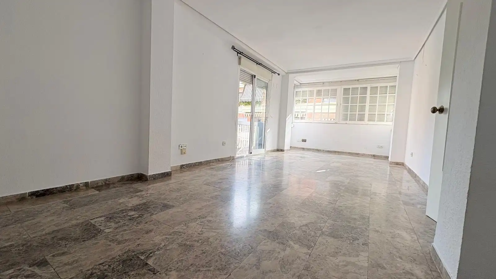 Sala de estar de Piso en venta en Córdoba con Calefacción, Jardín privado y Piscina comunitaria