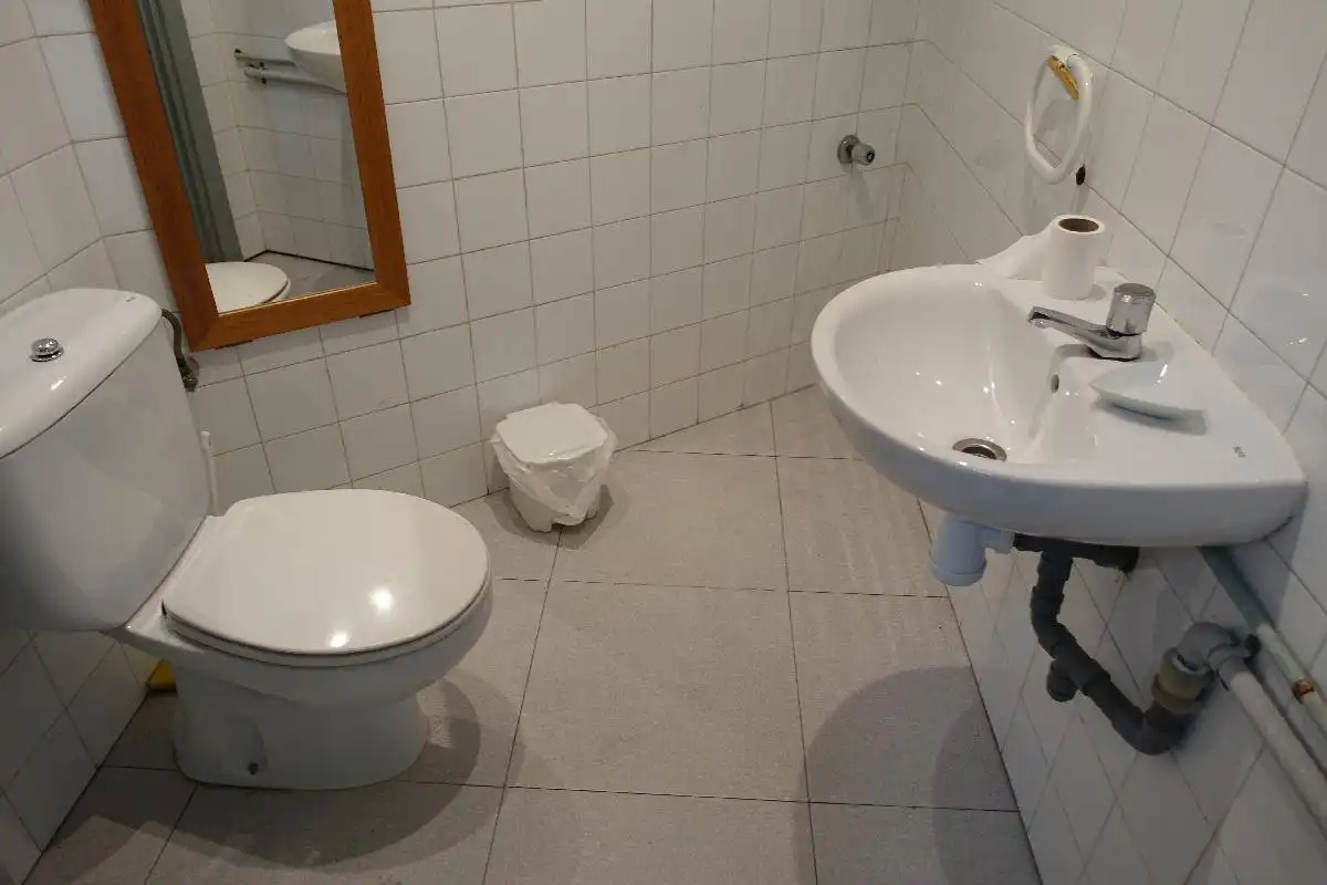 Bathroom of Commercial properties for rent in Bilbao 