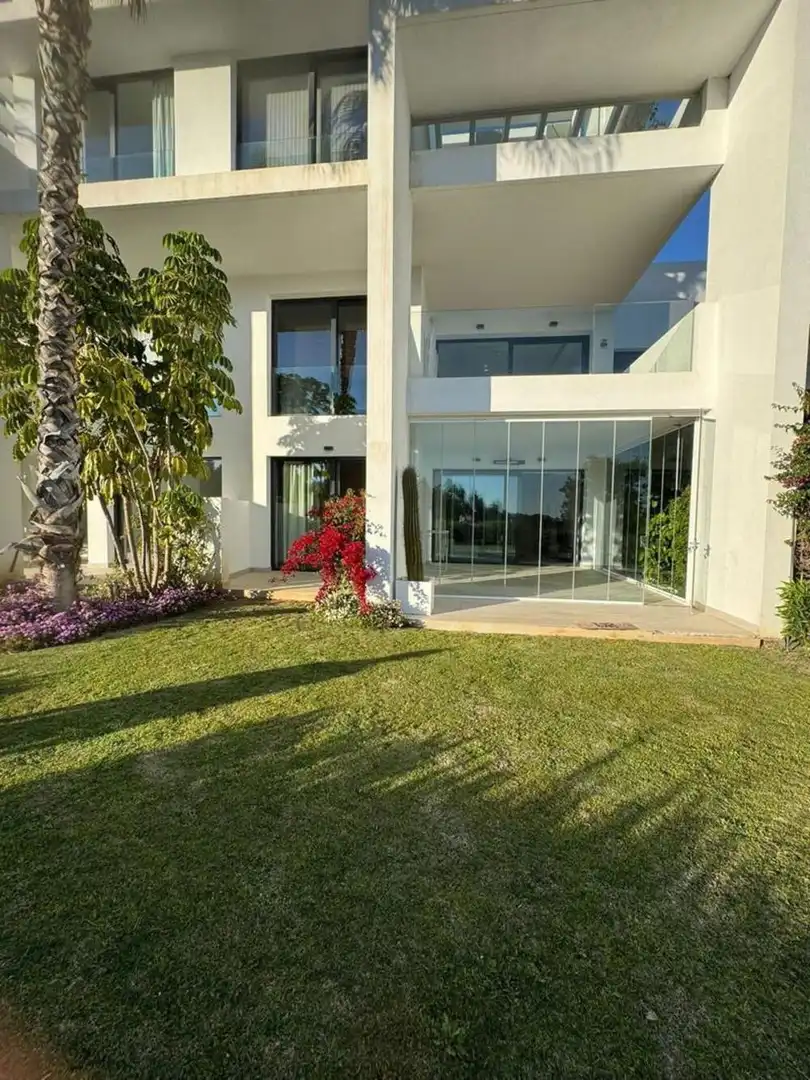 Vista exterior de Planta baixa de lloguer en Estepona amb Aire condicionat, Jardí privat i Terrassa