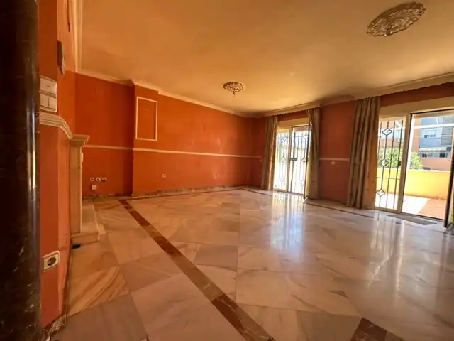Sala de estar de Casa adosada en venta en Huelva con Aire acondicionado, Calefacción y Jardín privado