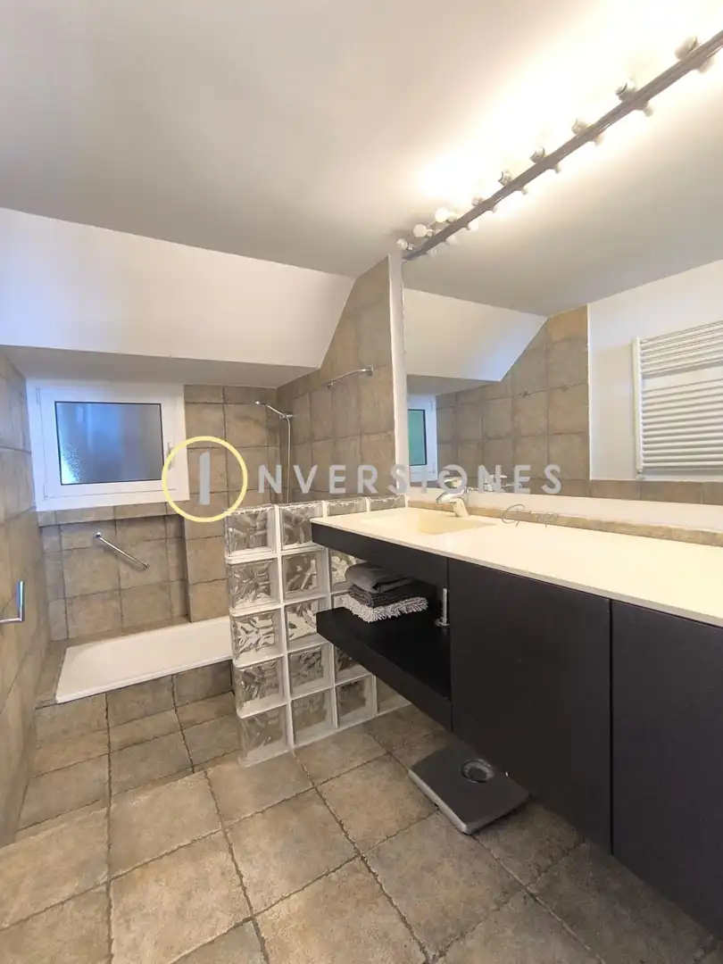 Bathroom of Detached homes for rent in Barcelona  with Terrace and Community pool