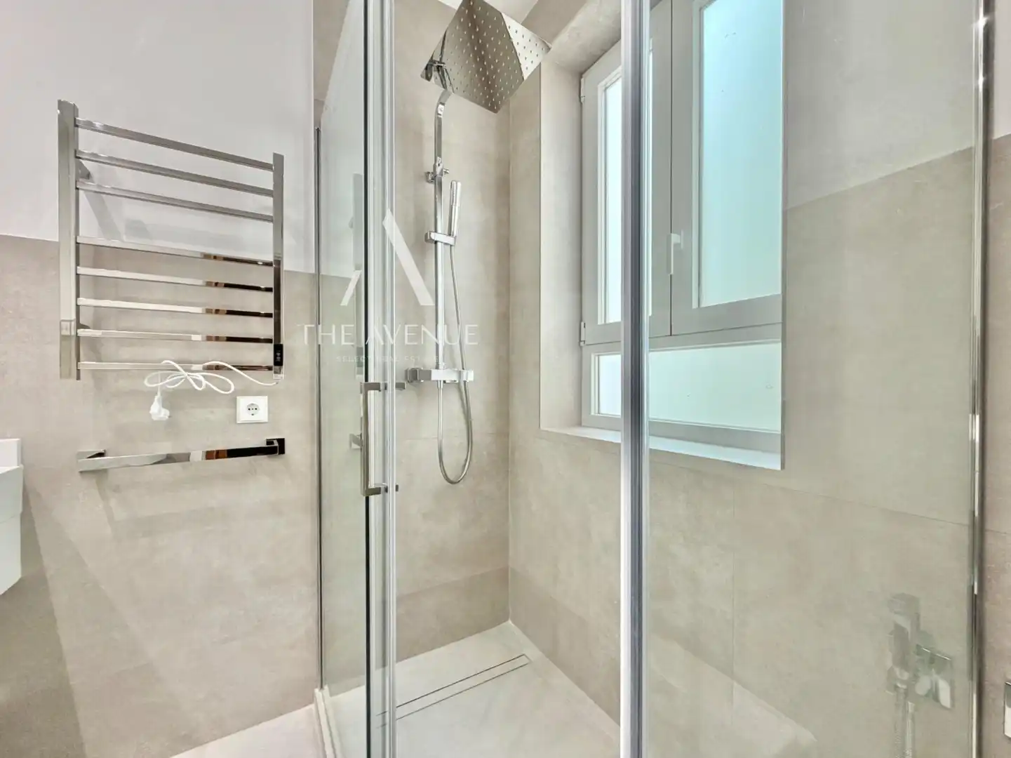 Bathroom of Apartments for sale in Madrid  with Heating