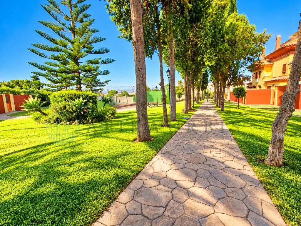Exterior view of Detached homes for sale in Churriana