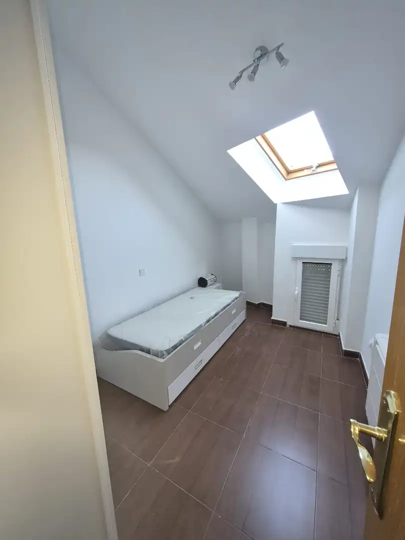 Habitación de Ático en venta en Mondéjar con Aire acondicionado, Amueblado y Horno