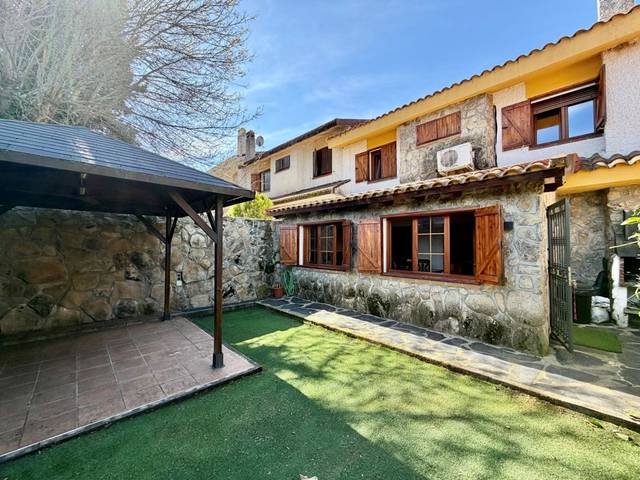 Casa adosada en Venta en Polideportivo Colonia