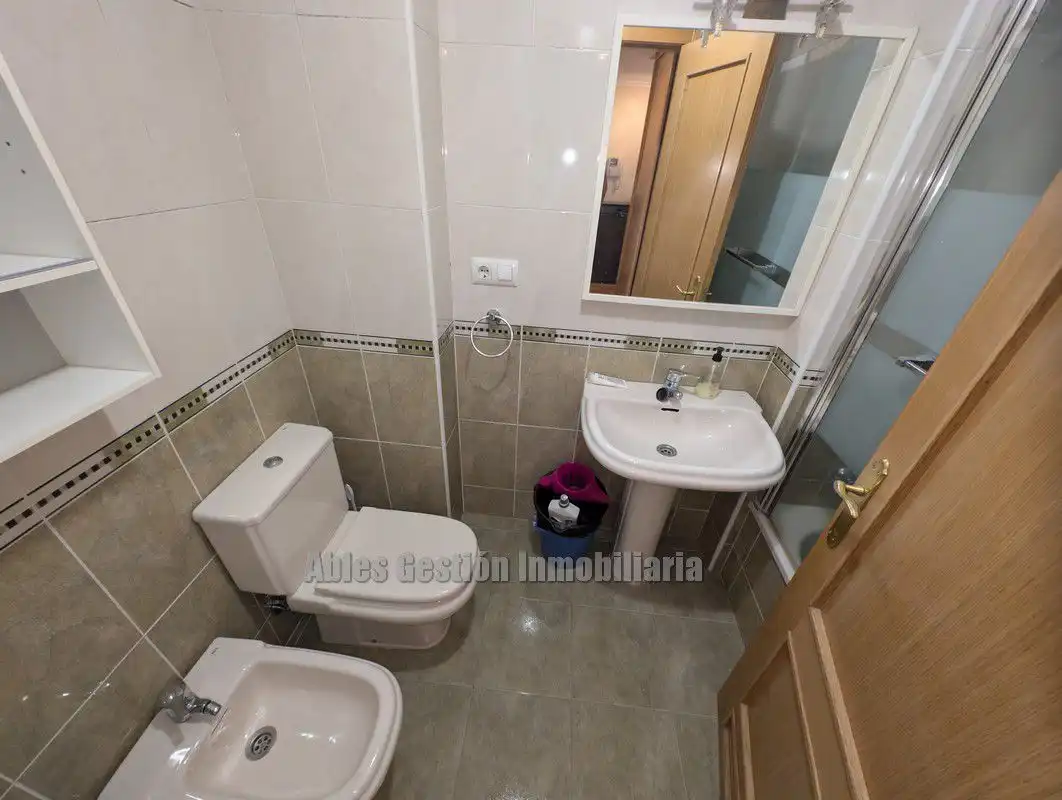 Baño de Piso de alquiler en Siero con Calefacción, Parquet y Trastero