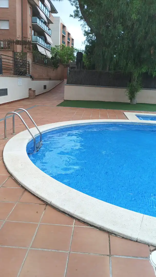 Schwimmbecken von Wohnung zur Miete in Castelldefels mit Klimaanlage, Heizung und Terrasse