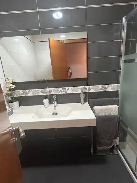 Badezimmer von Wohnung zum Verkauf in Corbera mit Abstellraum, Möbliert und Waschmaschine