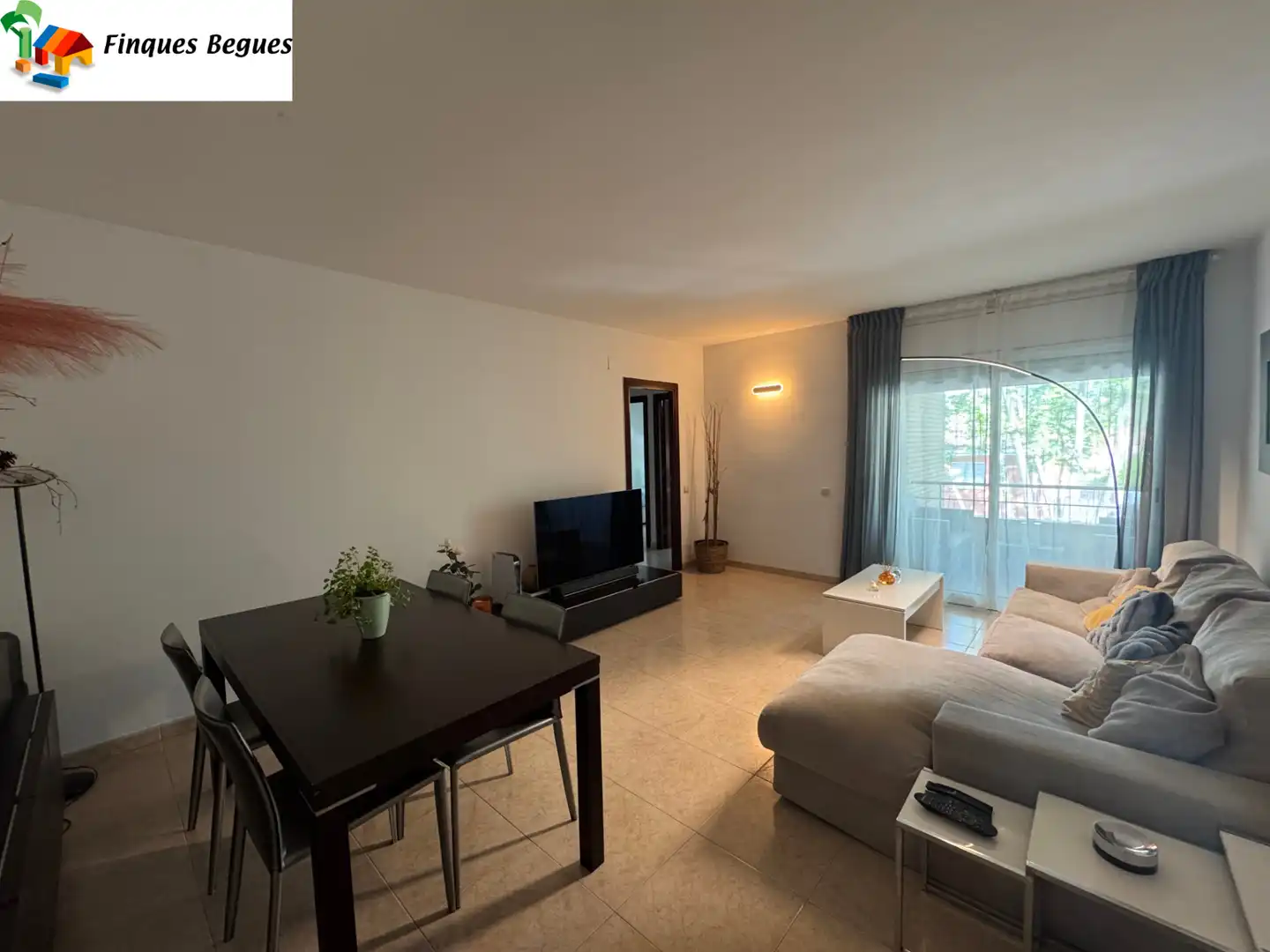 Sala de estar de Piso en venta en Begues con Calefacción, Terraza y Trastero