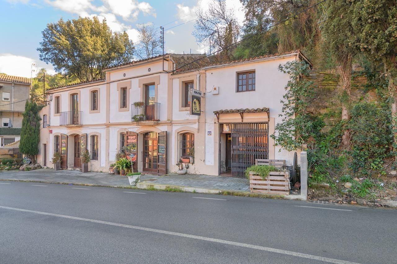 Exterior view of Country house for sale in Castellbell i el Vilar  with Balcony
