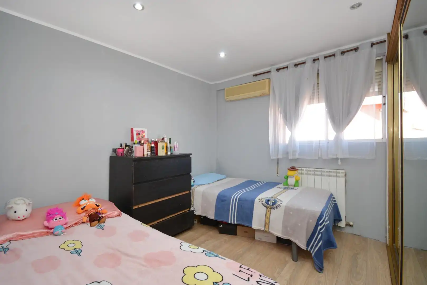 Schlafzimmer von Wohnung zum Verkauf in Zaragoza mit Klimaanlage und Heizung