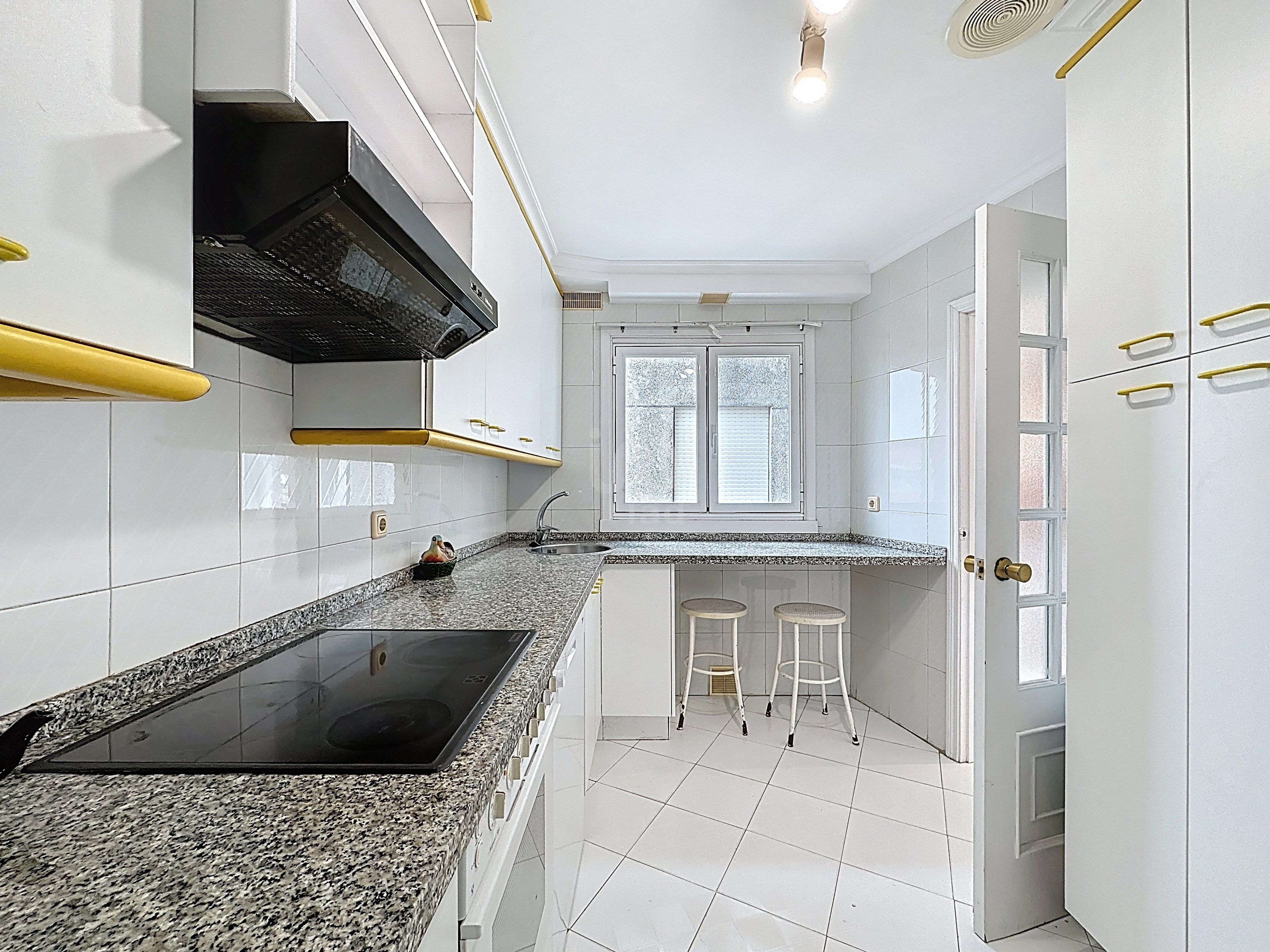 Kitchen of Flat for sale in Sanxenxo  with Heating and Terrace