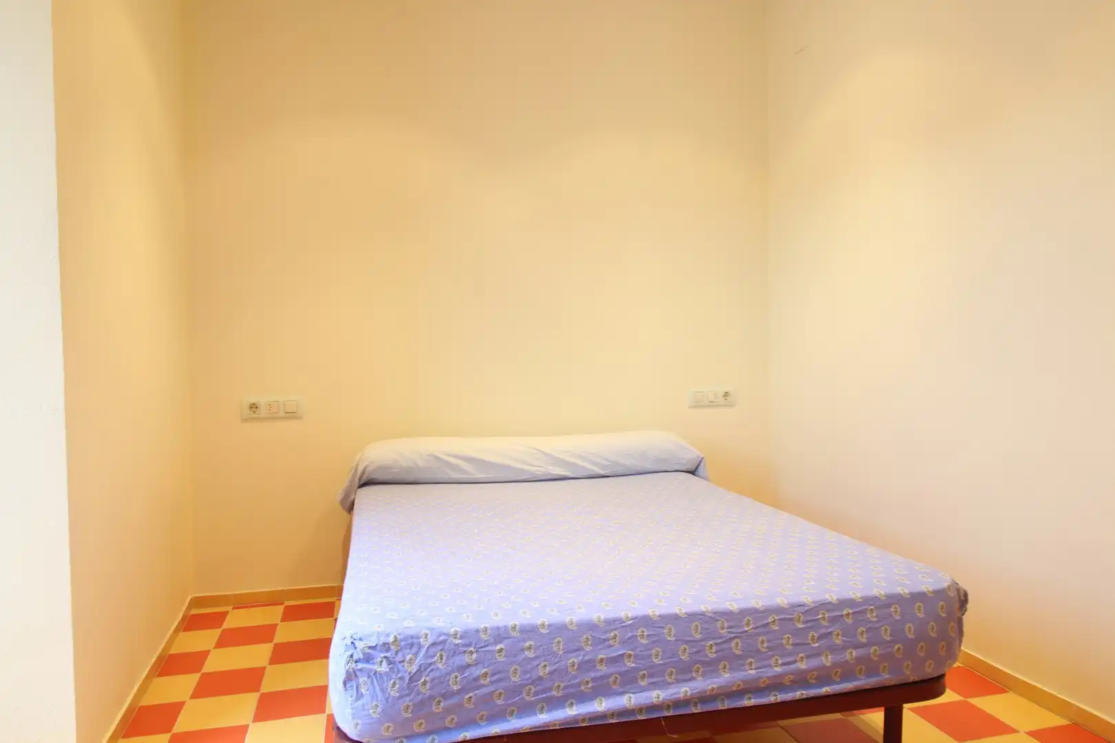 Schlafzimmer von Maisonette zum Verkauf in Garriguella mit Heizung und Terrasse