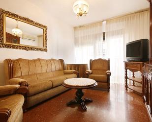 Living room of Flat to rent in  Granada Capital  with Air Conditioner, Heating and Furnished
