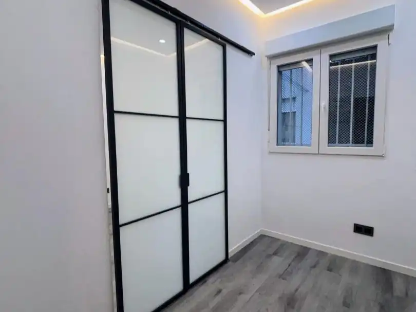 Habitación de Oficina en venta en Madrid con Calefacción y Alarma