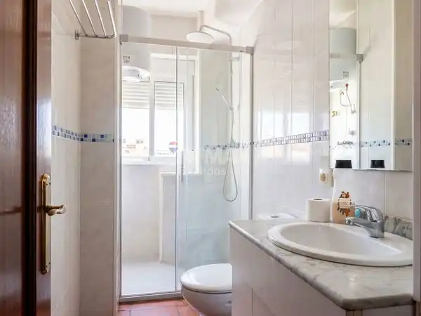Bathroom of Flat for sale in Vigo 
