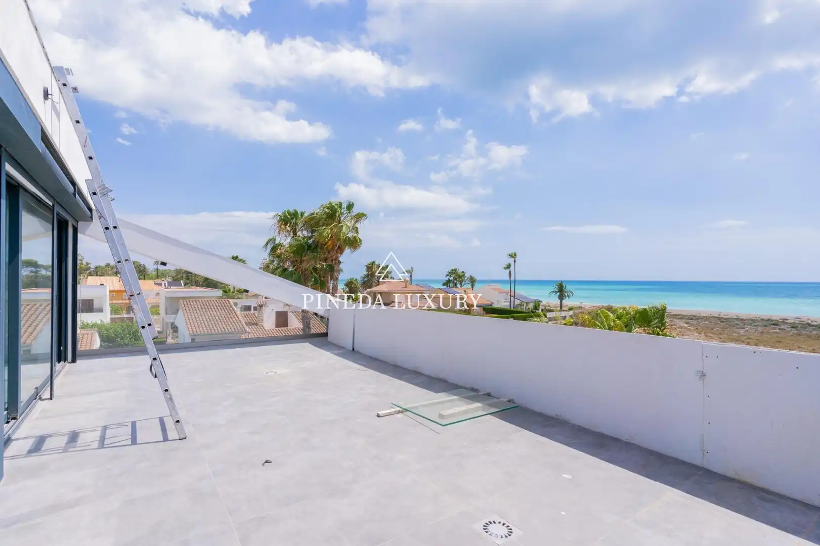 Houses for sale in Calle Sagunto, Corinto - Almarda