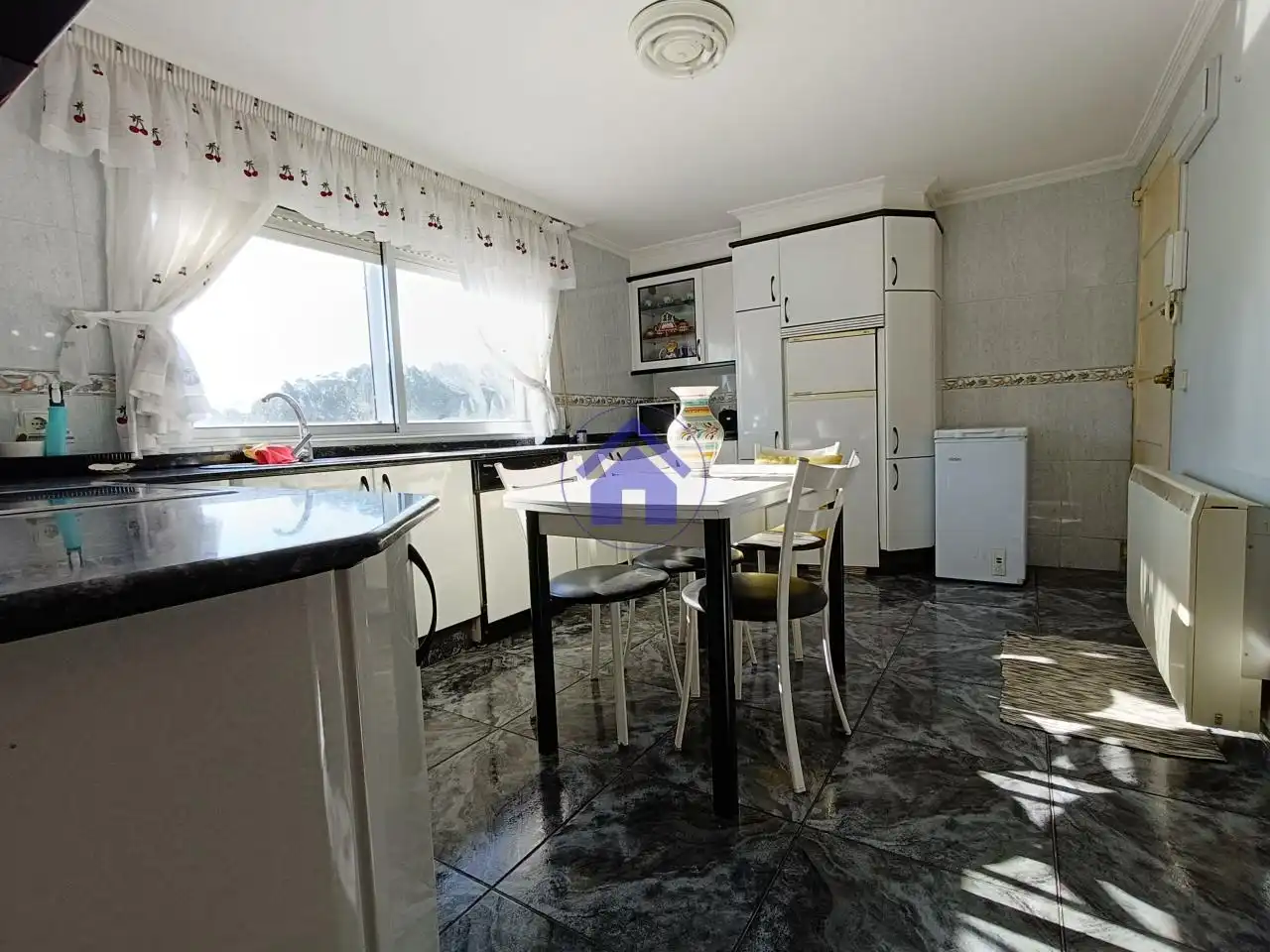 Kitchen of Flat for sale in Vigo   with Heating, Parquet flooring and Furnished