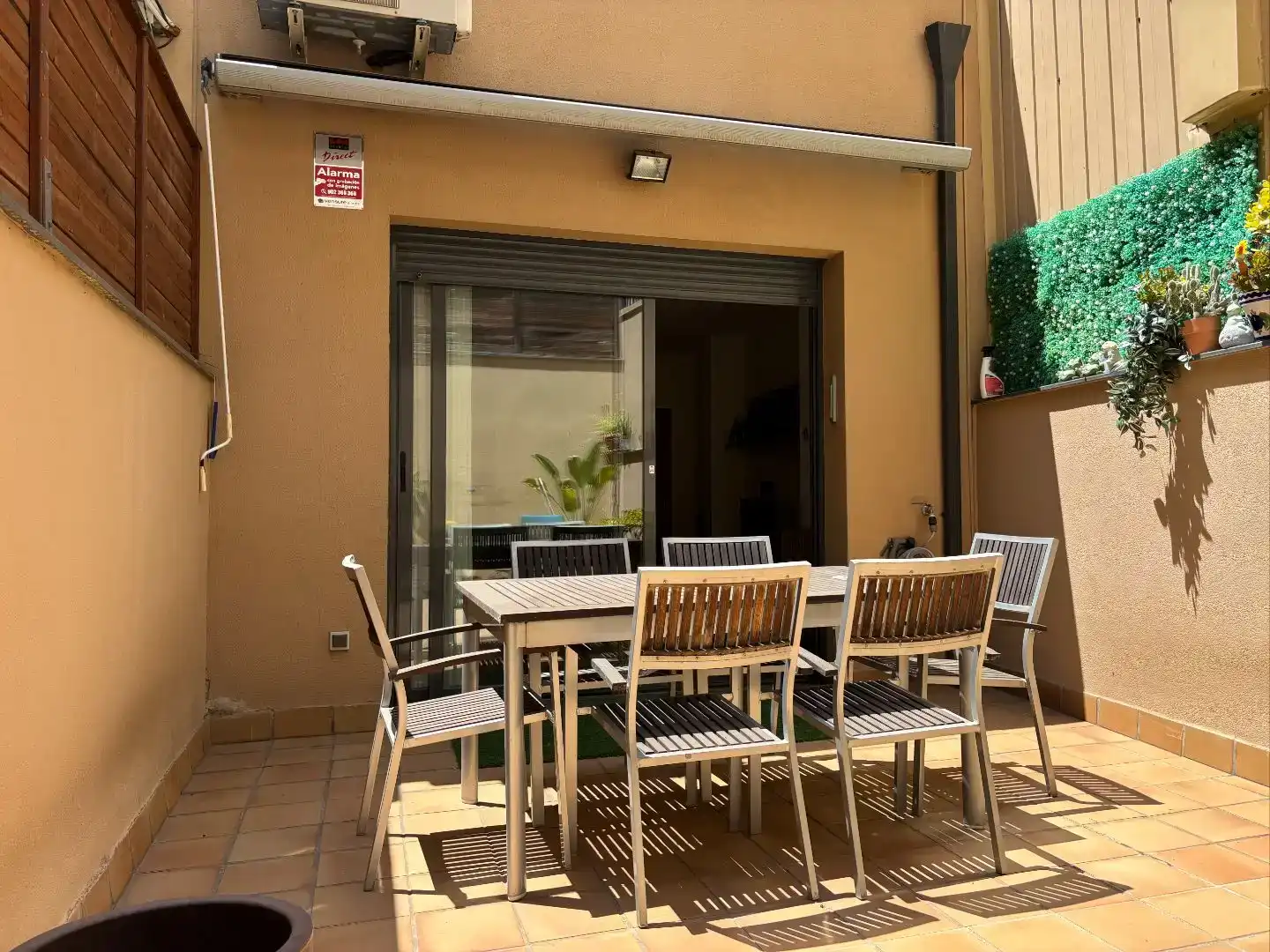 Terraza de Casa adosada en venta en Cornellà de Llobregat con Aire acondicionado, Jardín privado y Parquet