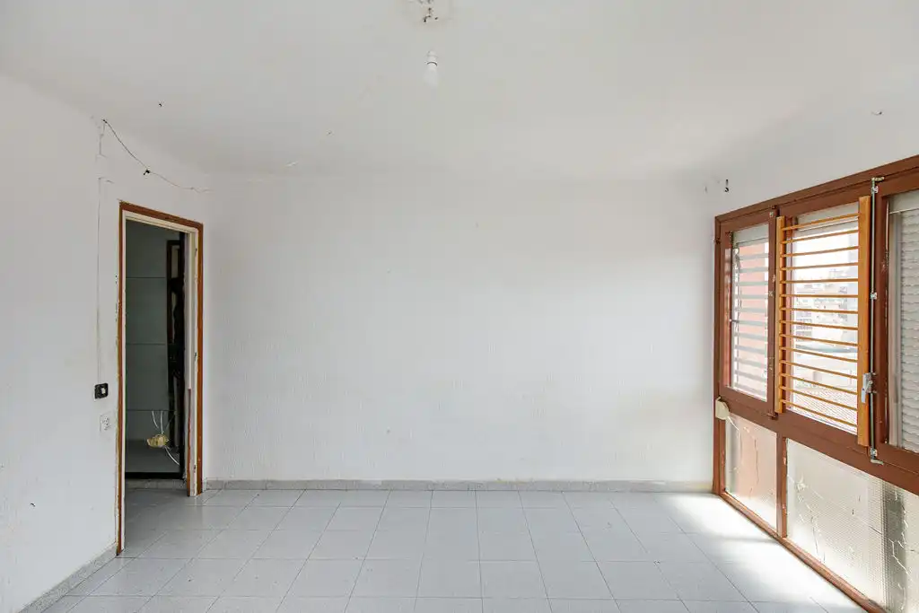 Flat for sale in Salt