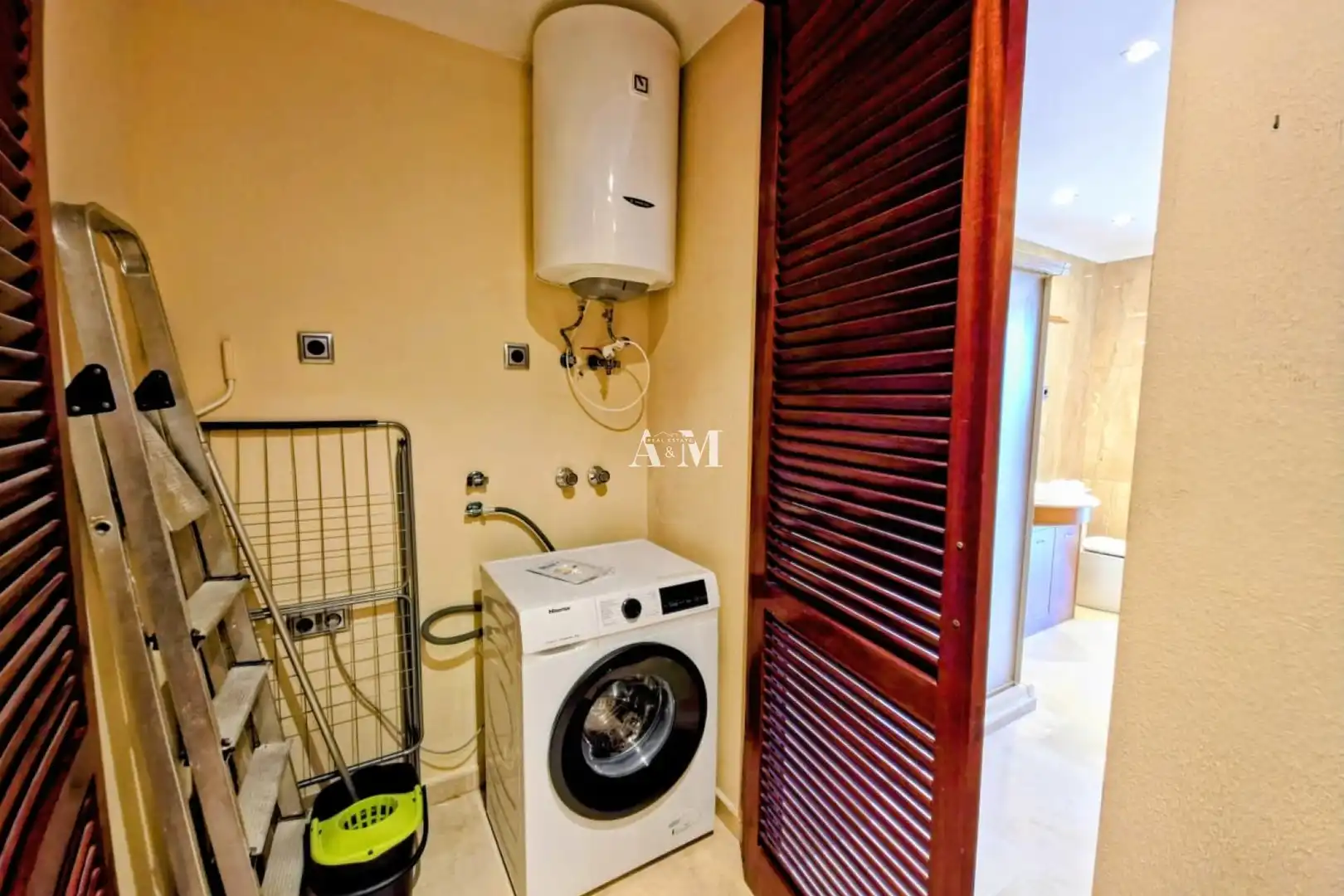 Bathroom of Flat for rent in Torrevieja  with Air Conditioner, Heating and Terrace