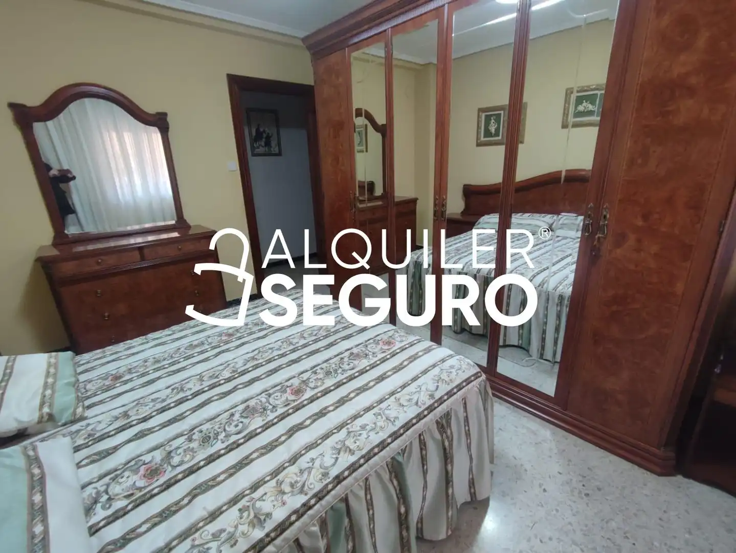 Habitación de Piso de alquiler en  Zaragoza Capital con Aire acondicionado, Calefacción y Amueblado