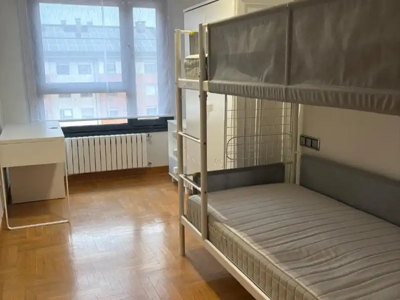 Schlafzimmer von Wohnung zur Miete in Oviedo 