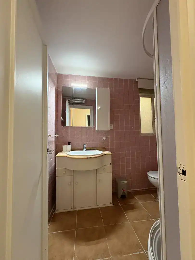 Baño de Piso para compartir en Alzira con Aire acondicionado y Amueblado