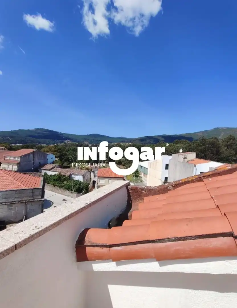 Vista exterior de Ático de alquiler en O Rosal   con Calefacción, Parquet y Terraza