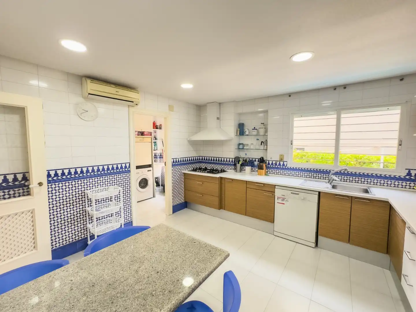 Kitchen of Duplexes for rent in Santa Pola  with Air Conditioner, Private garden and Terrace