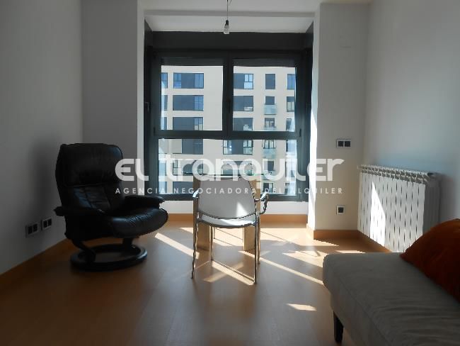 Habitación de Piso de alquiler en  Madrid Capital con Piscina, Amueblado y Lavadora