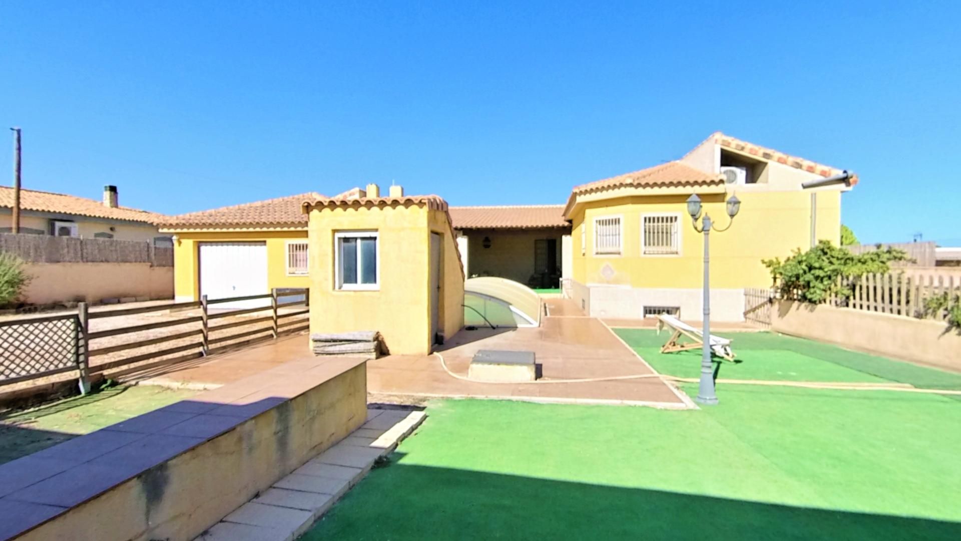 Exterior view of House or chalet for sale in Alicante / Alacant  with Air Conditioner, Swimming Pool and Balcony