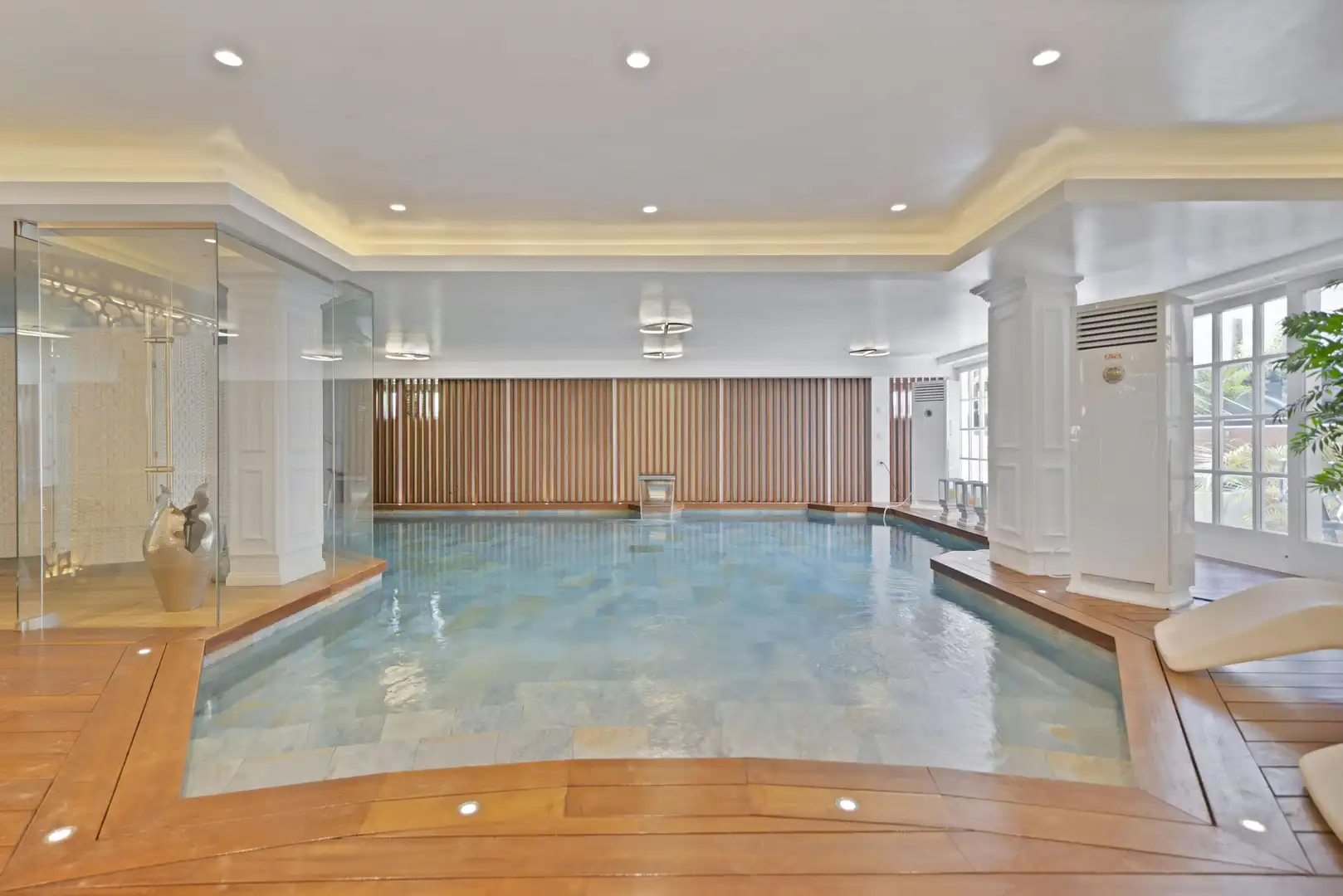 Schwimmbecken von Haus oder Chalet zur Miete in Marbella mit Heizung, Privatgarten und Terrasse