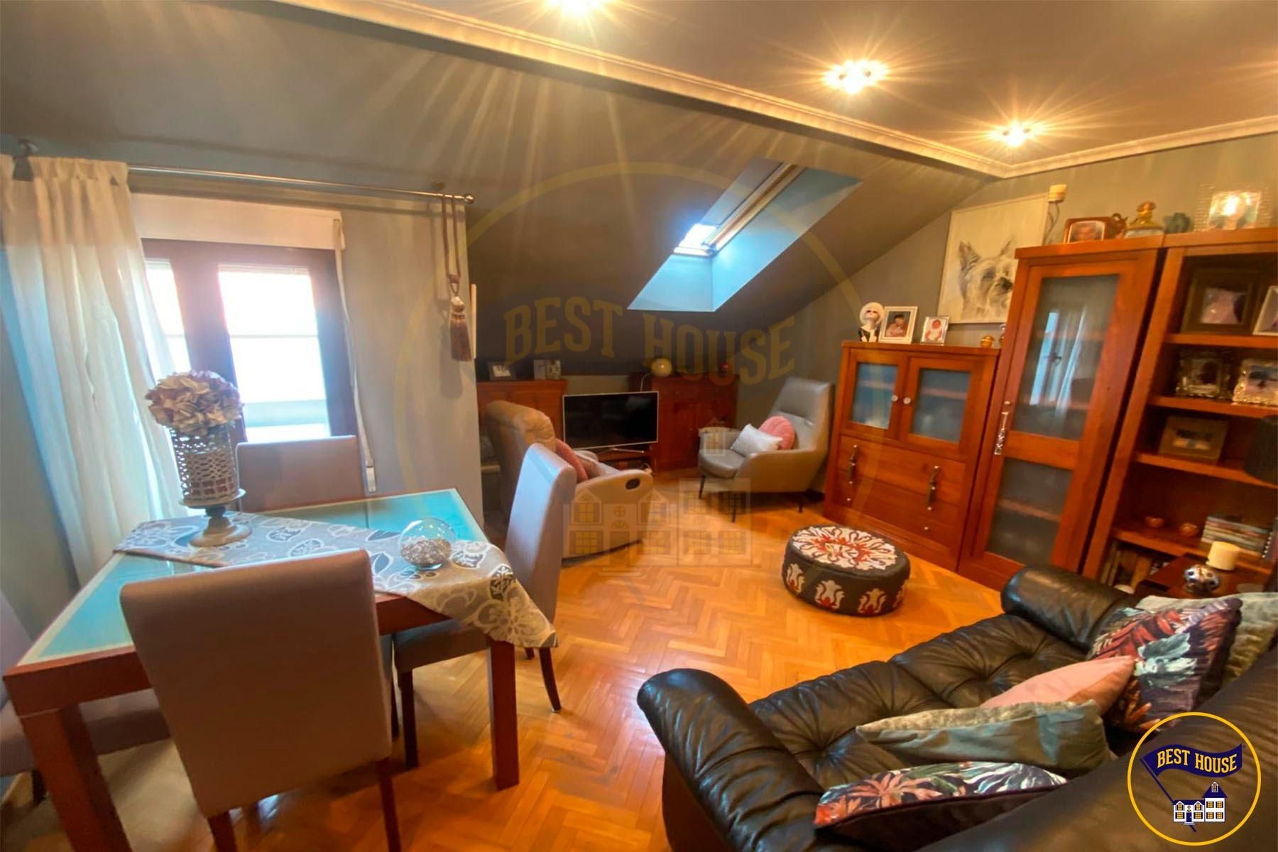 Living room of Duplex for sale in Cuenca Capital  with Air Conditioner, Heating and Parquet flooring