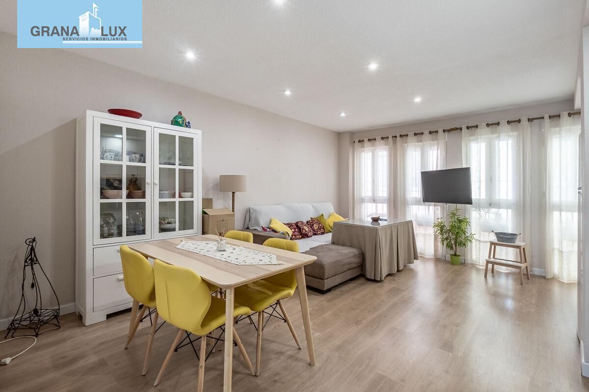 Living room of Flat for sale in  Granada Capital