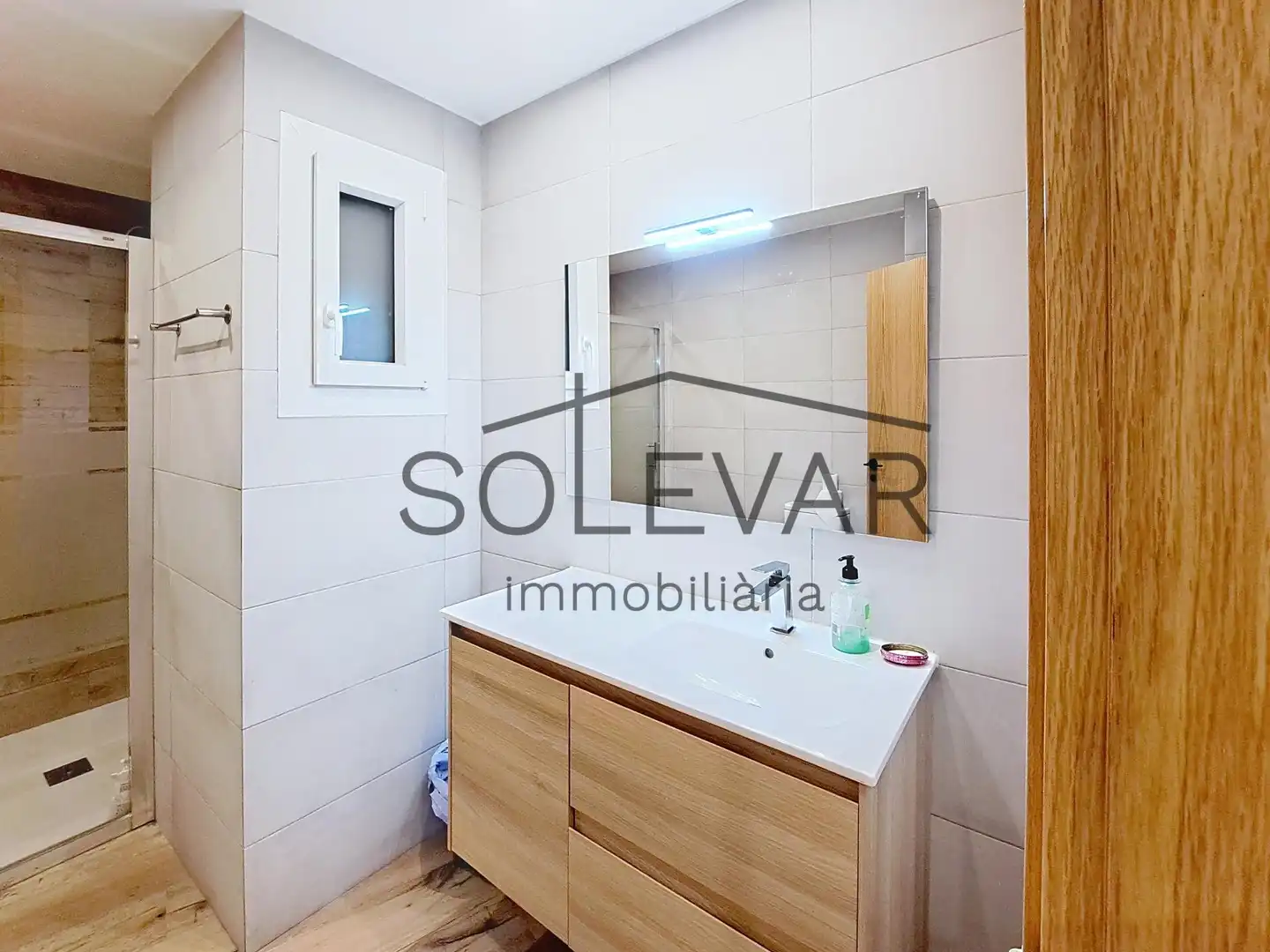 Badezimmer von Wohnung zum Verkauf in Tremp mit Heizung und Balkon