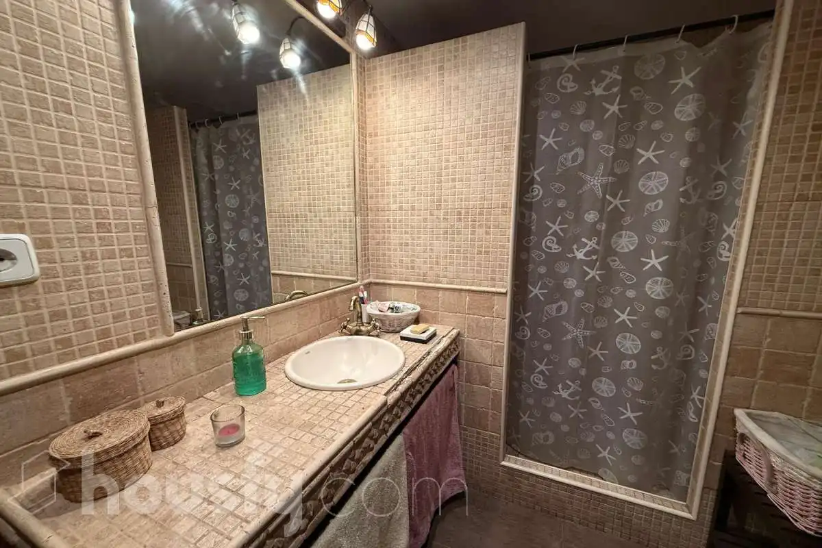 Badezimmer von Maisonette zur Miete in Madrid mit Klimaanlage, Heizung und Terrasse
