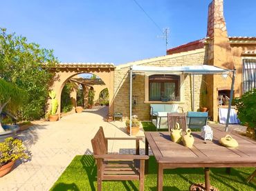 Casa amb jardí en venda a Nueva Torrevieja - Aguas Nuevas
