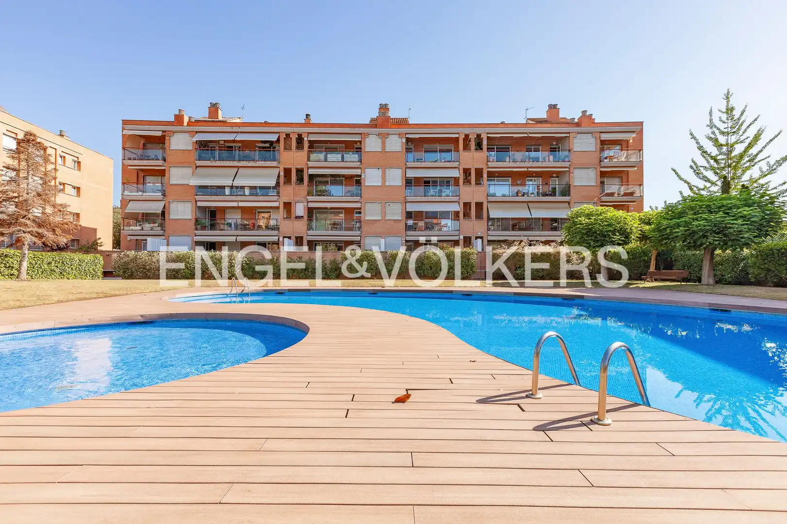 Piscina de Pis de lloguer en Sant Cugat del Vallès amb Calefacció, Jardí privat i Parquet