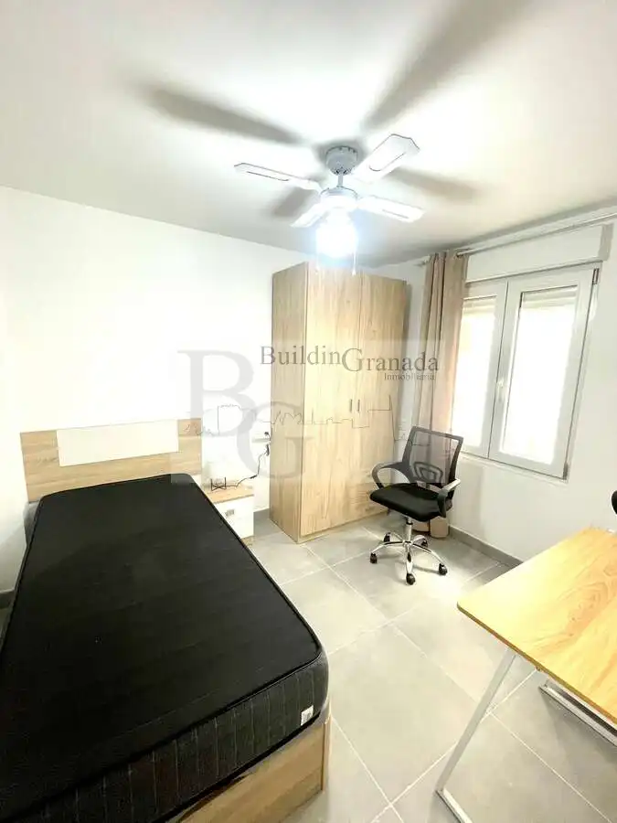 Habitación de Piso de alquiler en Granada con Calefacción, Terraza y Amueblado