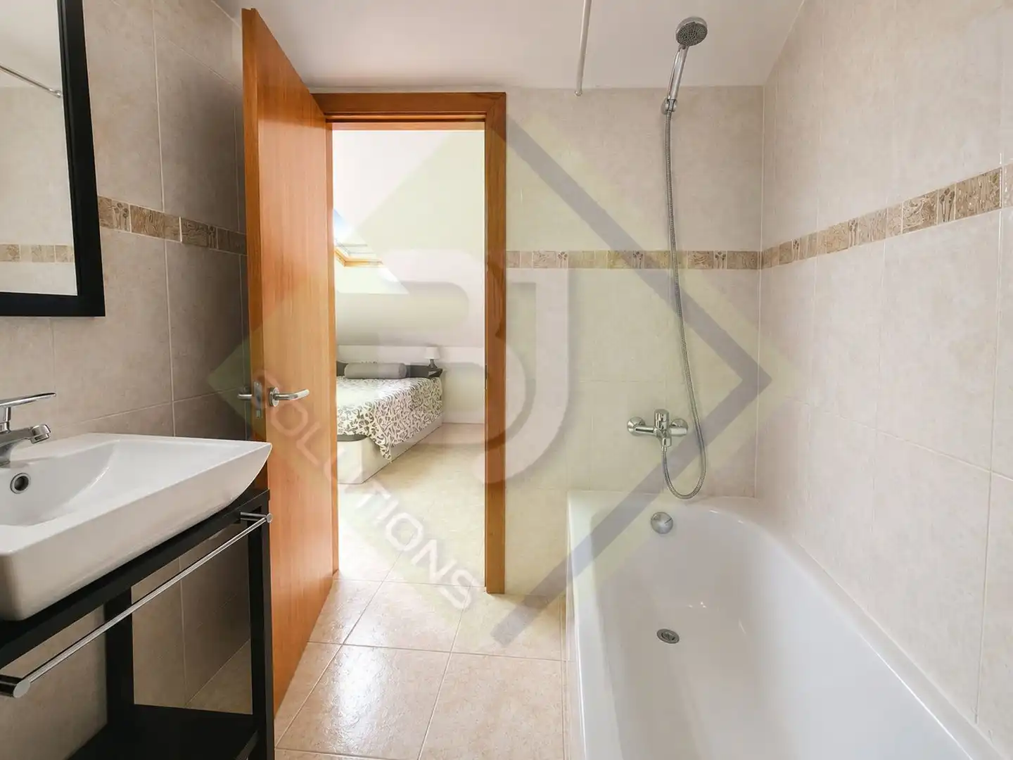 Baño de Ático en venta en Canet de Mar con Calefacción, Terraza y Horno