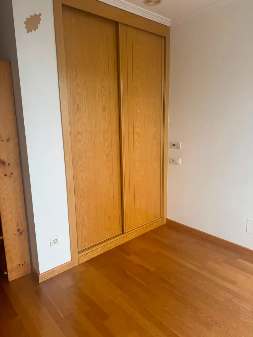 Bedroom of Flat for rent in Santiago de Compostela   with Parquet flooring, Furnished and Oven