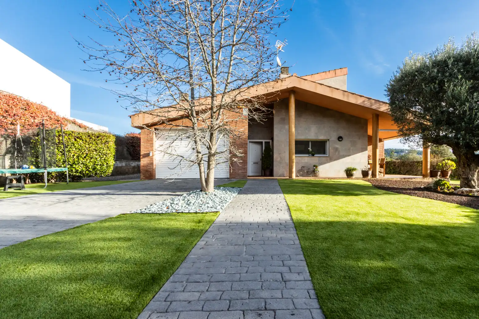 Vista exterior de Casa o xalet en venda en Matadepera amb Aire condicionat, Calefacció i Jardí privat